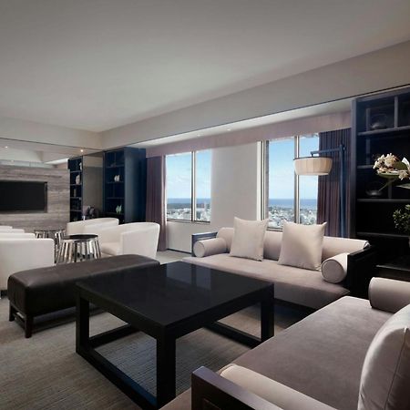Sheraton Taitung Hotel Εξωτερικό φωτογραφία A living room in a suite at the Ritz-Carlton, Dubai
