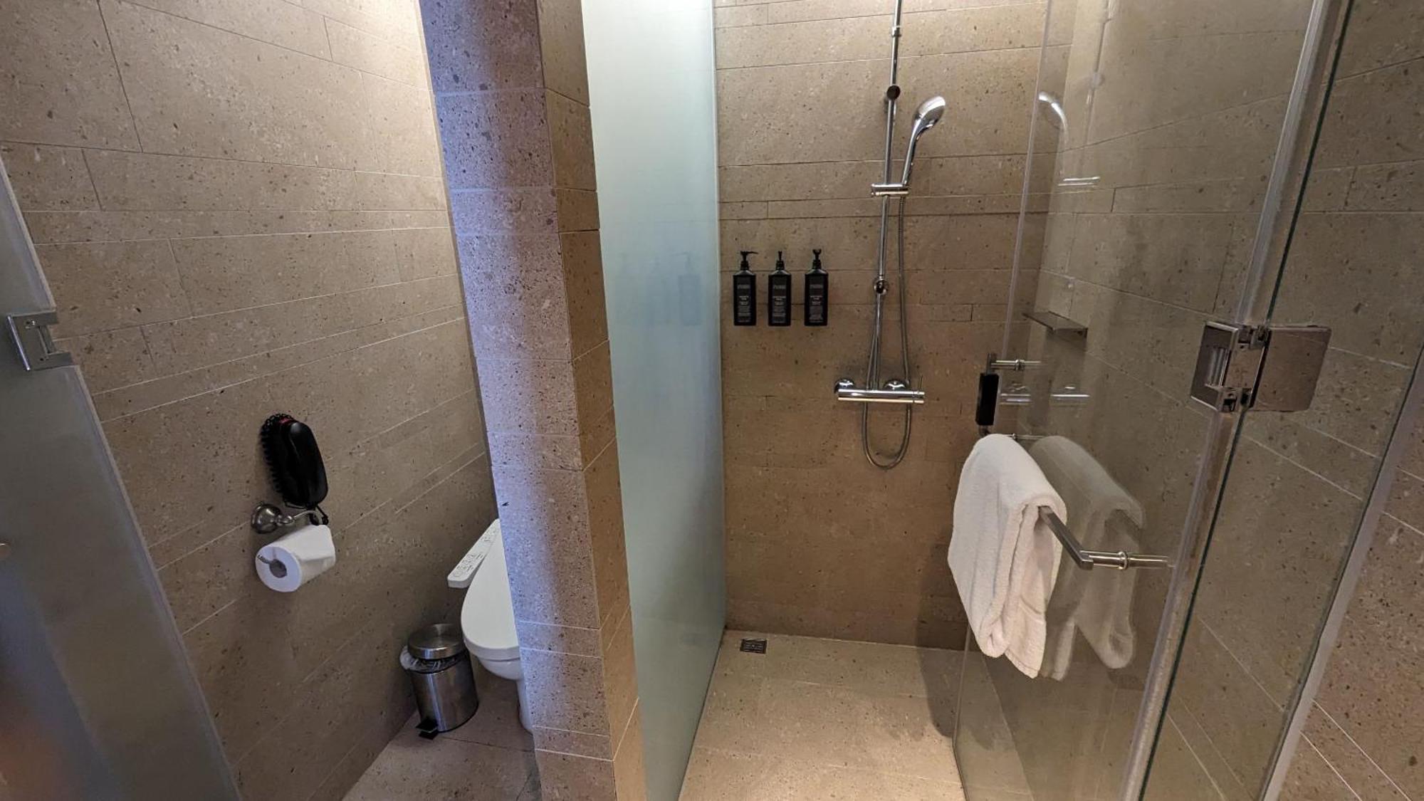 Sheraton Taitung Hotel Εξωτερικό φωτογραφία A shower cubicle in a hotel