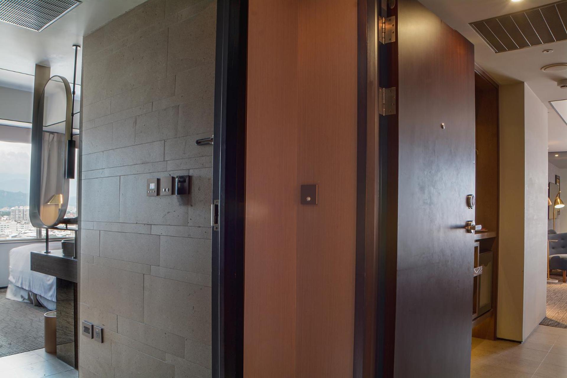 Sheraton Taitung Hotel Εξωτερικό φωτογραφία A sliding door