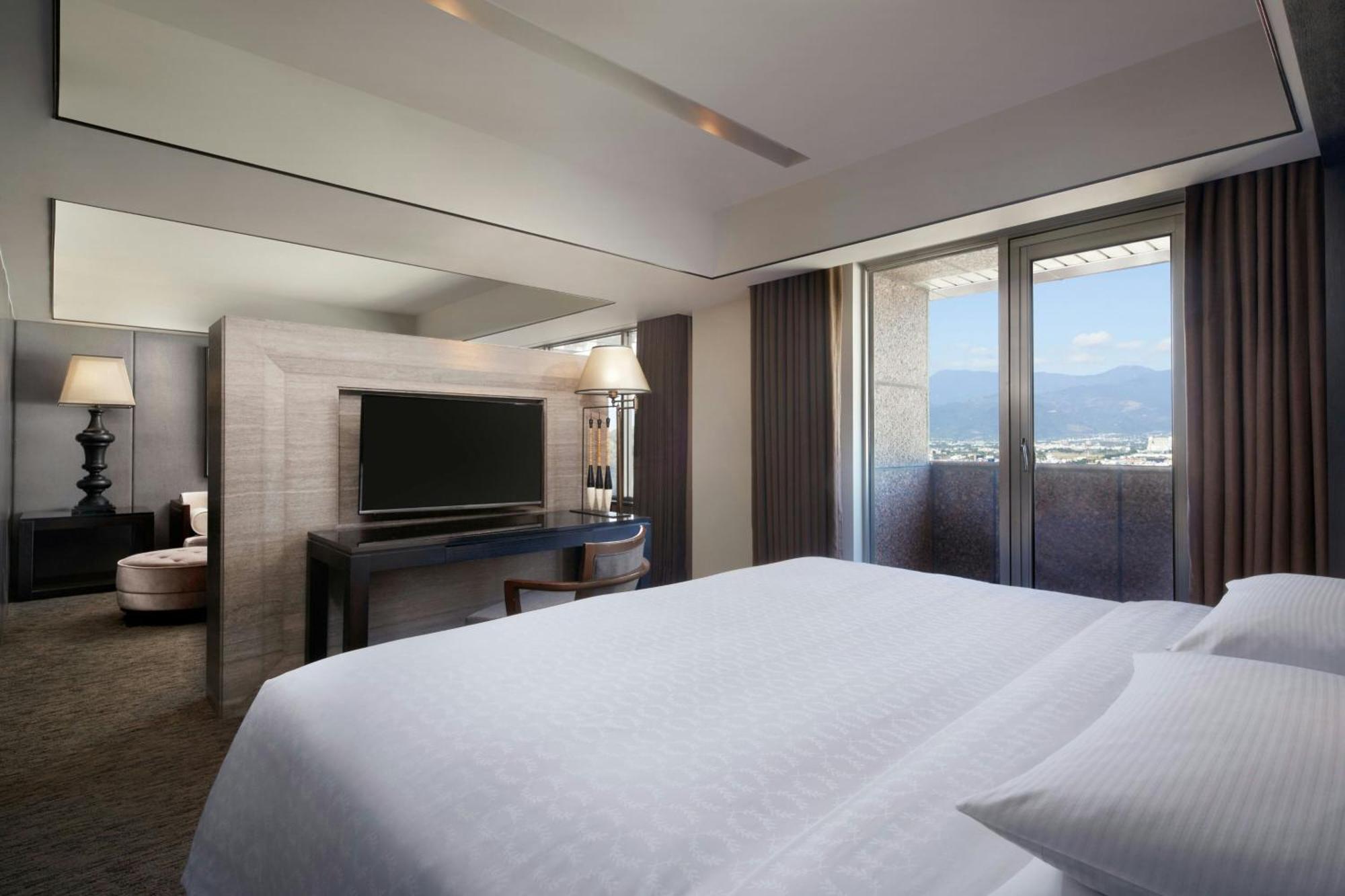 Sheraton Taitung Hotel Εξωτερικό φωτογραφία A bedroom at the hotel