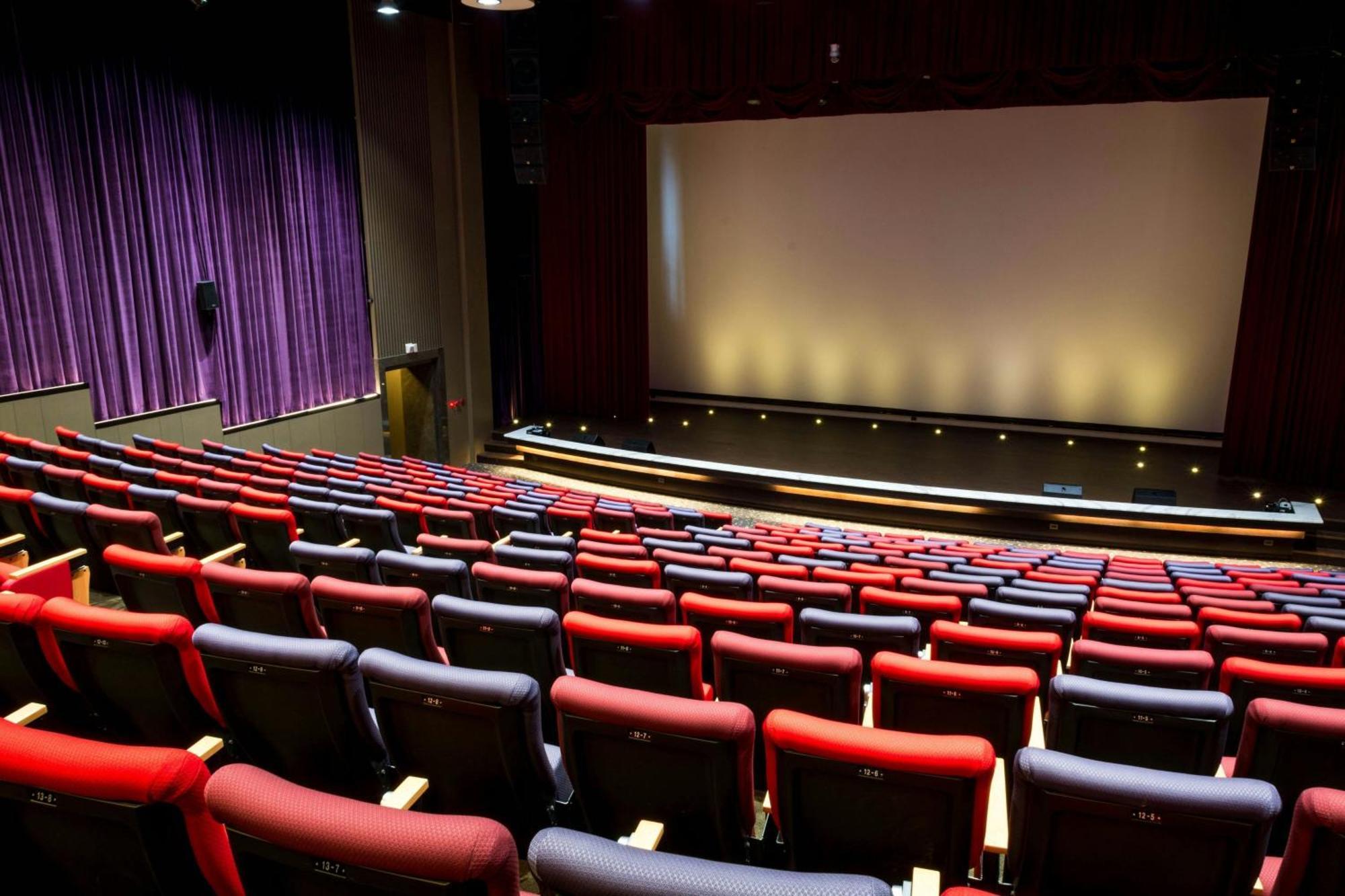 Sheraton Taitung Hotel Εξωτερικό φωτογραφία The interior of the 2007-built theater