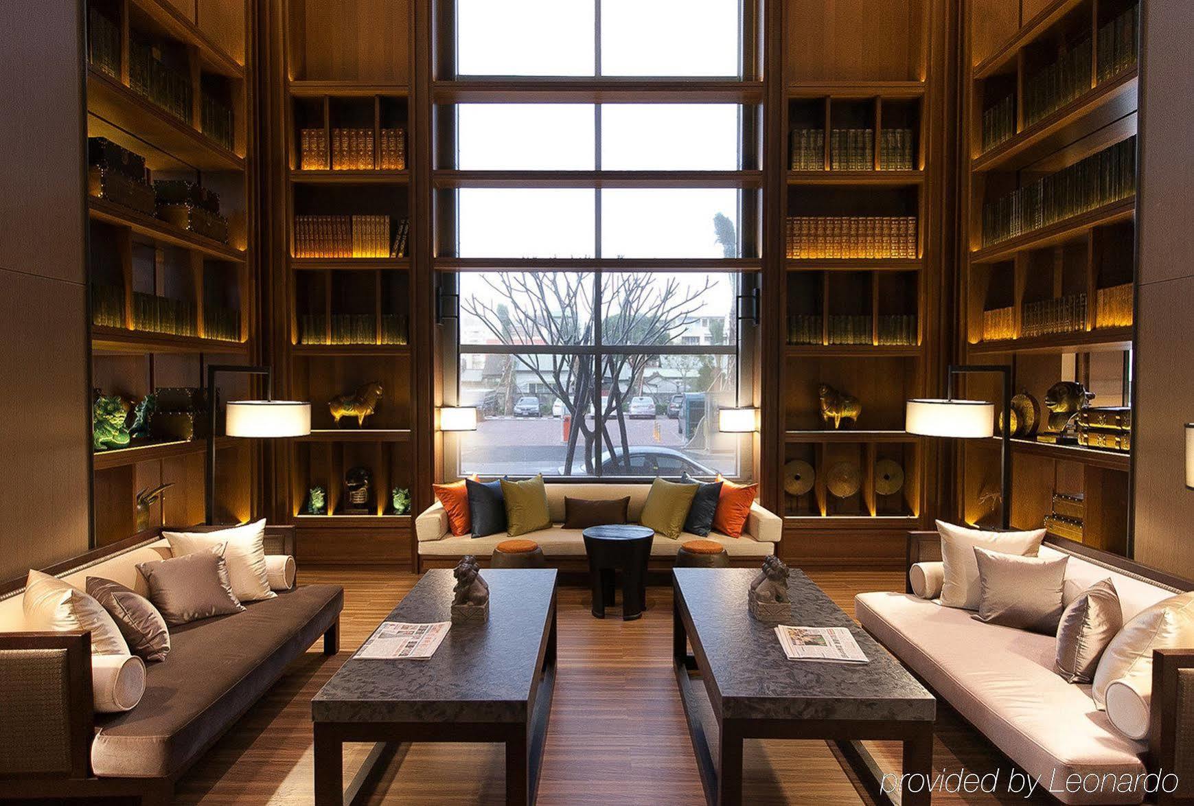 Sheraton Taitung Hotel Εξωτερικό φωτογραφία Library at The Temple House